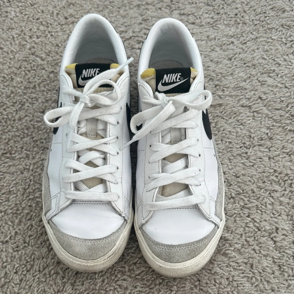 Nike Blazer Low 77 vintage White/Black sneakers women size 9.